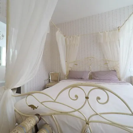 Hotell Il Bianconiglio R&b Carraie